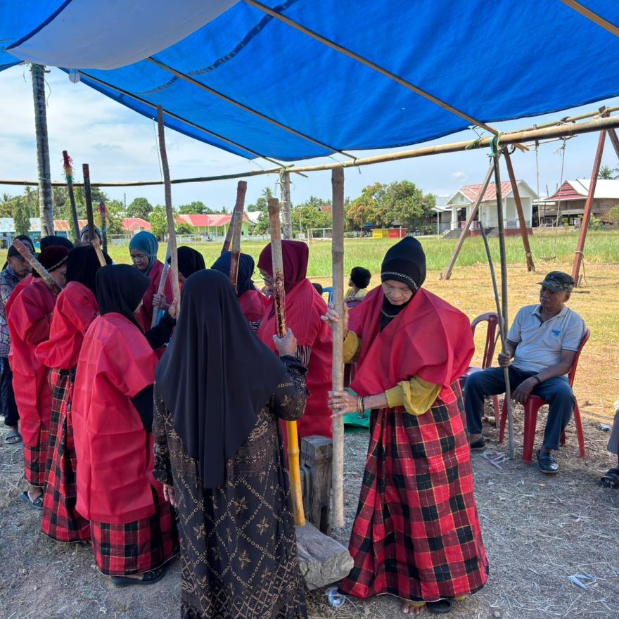 Masyarakat Desa Wele Gelar Pesta Panen Mappadendang sebagai Wujud Syukur